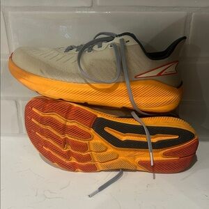 Altra Men's Beige and Yellow Athletic Shoes 9.5